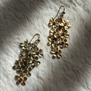 Fashion light brassy gold fashion flower dangle earrings.